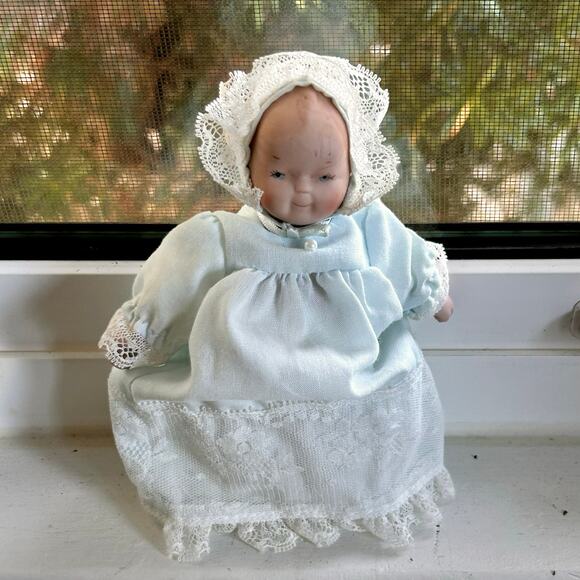 Vintage 1985 Goebel Victoria Ashlea Originals Baby Doll in Blue Lace Dress – 6” - Picture 6 of 11
